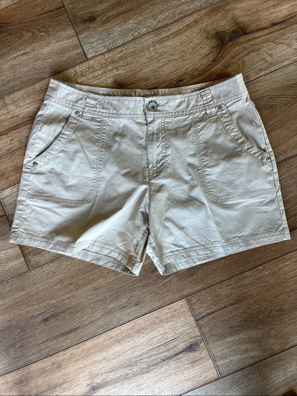 DKNY Women's Beige Flat-Front Casual Shorts